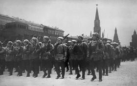 81 год со дня проведения военного парада на Красной площади в Москве в 1941 году.